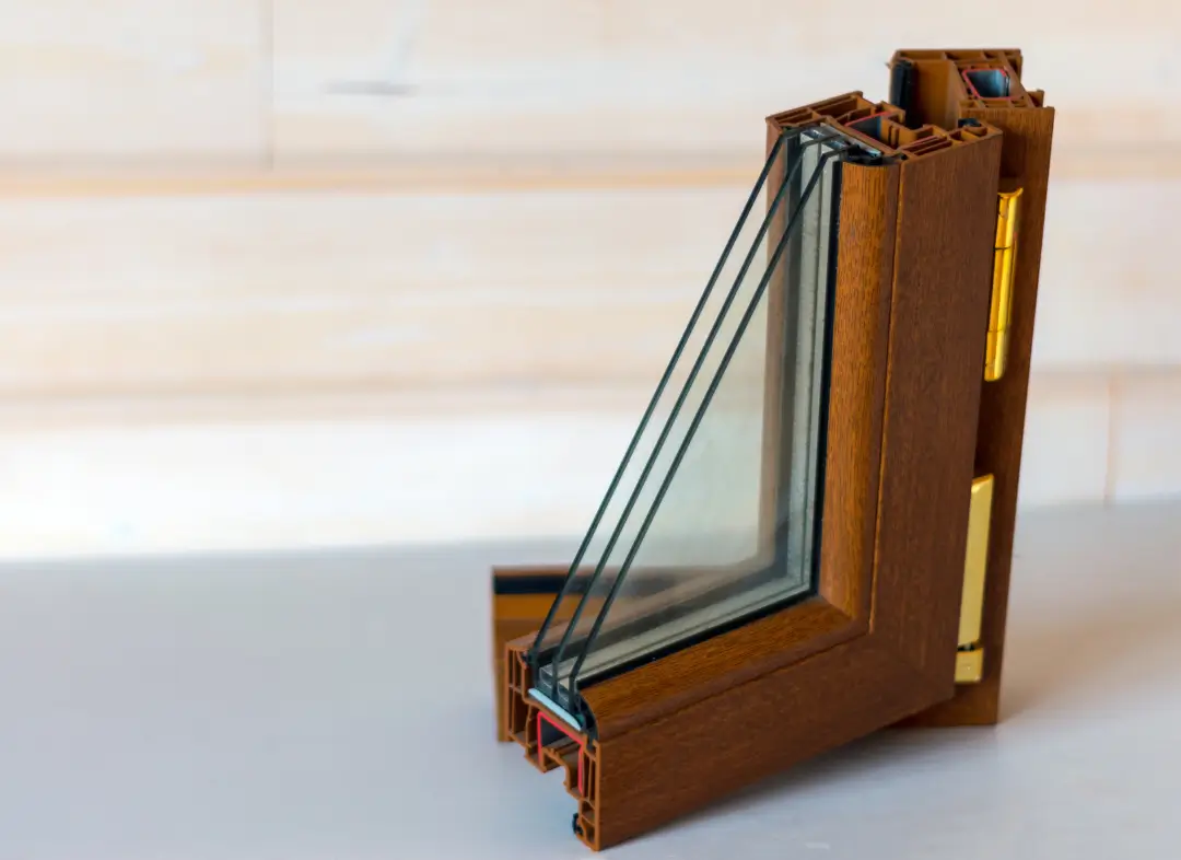 Installation de fenêtre en bois sur mesure Orange